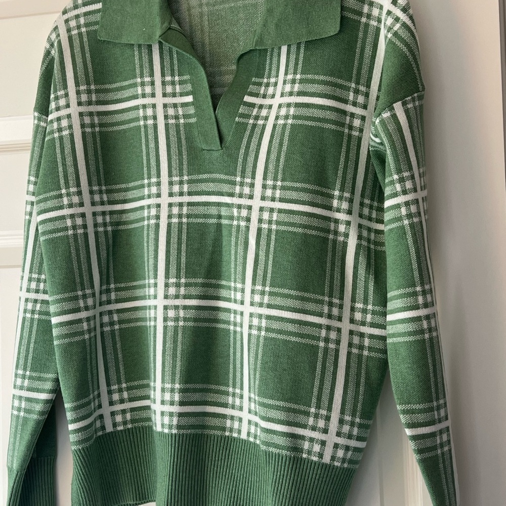 Max Studio Green Plaid Women's Sweater